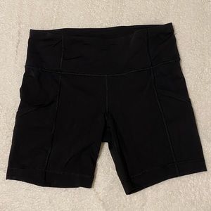 Lululemon biker shorts with pockets